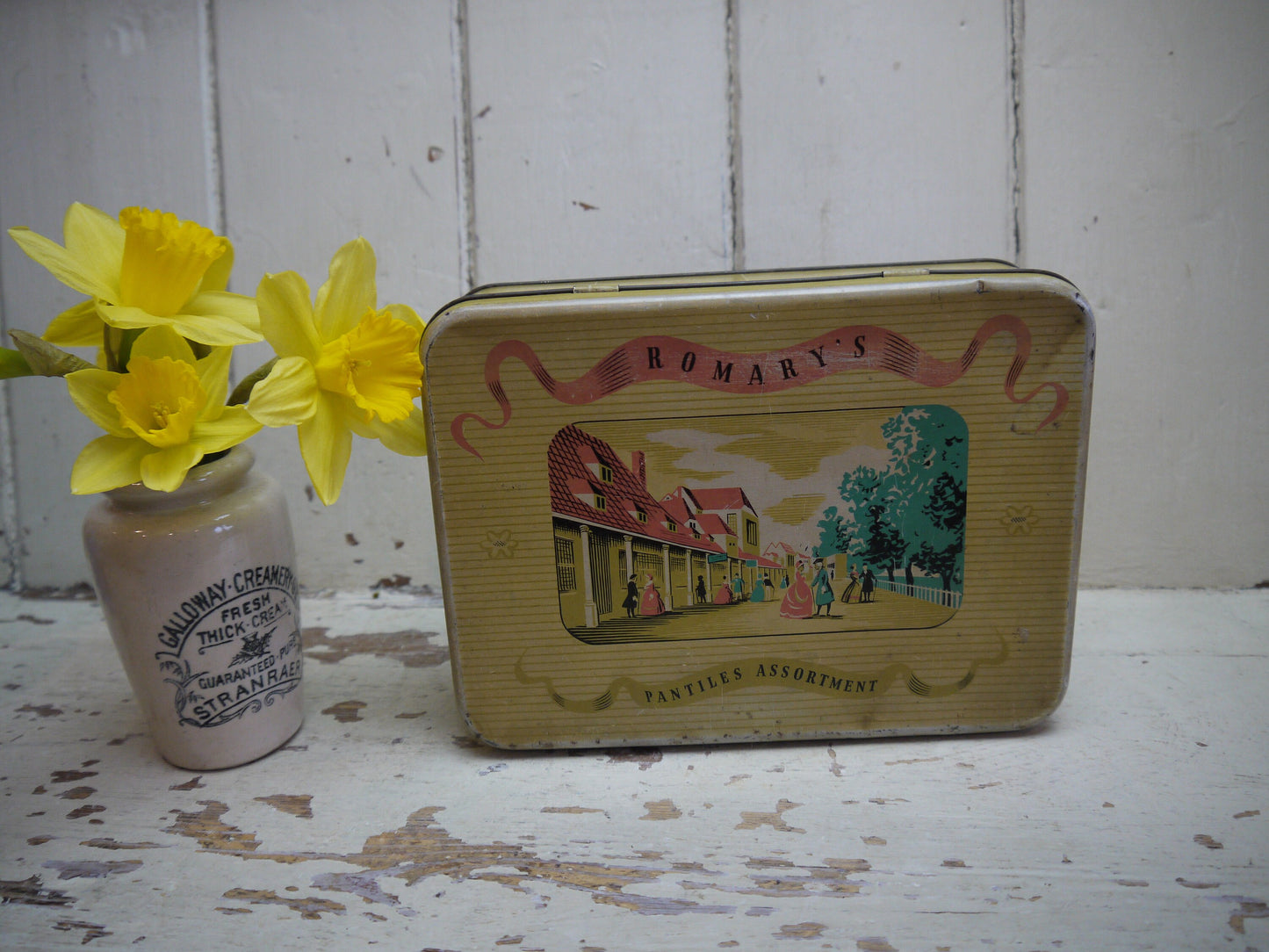 Vintage Tin - Vintage Biscuit Tin - Made In England - Vintage Advertising Tin  - Vintage Sweet Tin - Storage tin -  vintage biscuit tin