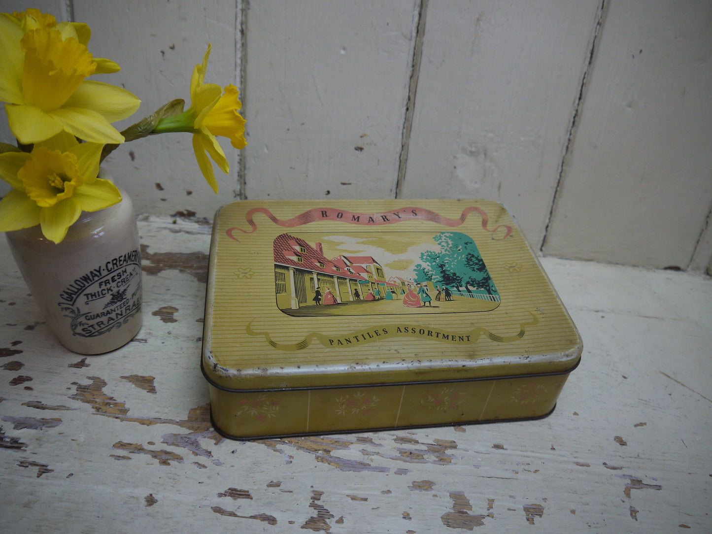 Vintage Tin - Vintage Biscuit Tin - Made In England - Vintage Advertising Tin  - Vintage Sweet Tin - Storage tin -  vintage biscuit tin