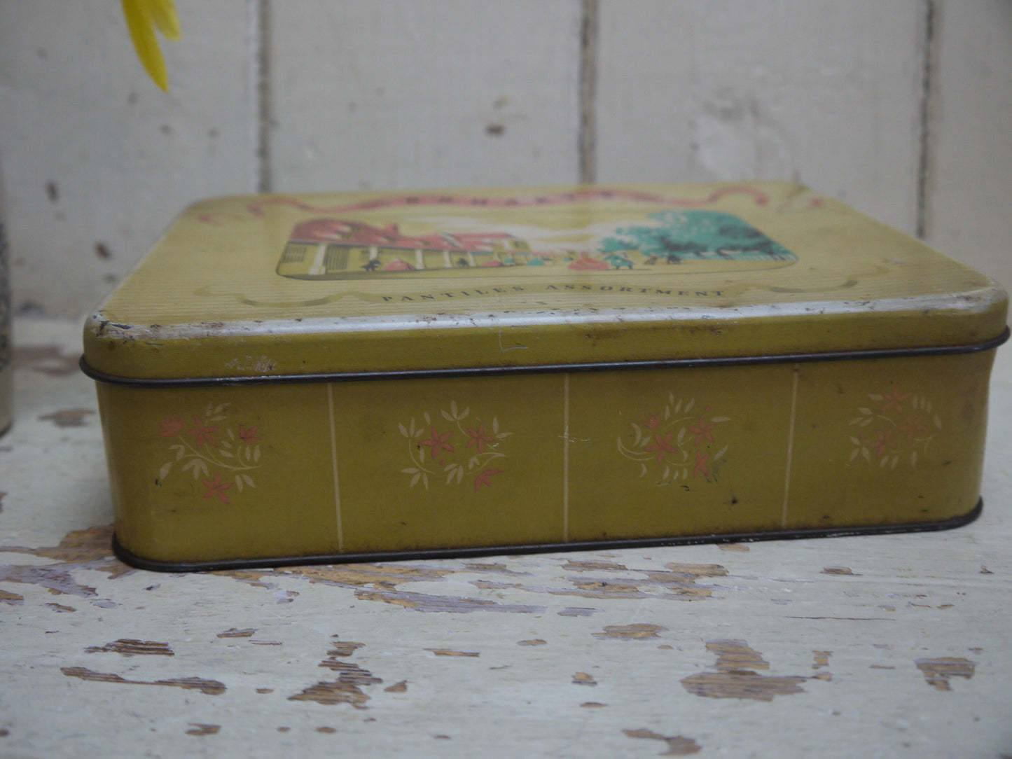 Vintage Tin - Vintage Biscuit Tin - Made In England - Vintage Advertising Tin  - Vintage Sweet Tin - Storage tin -  vintage biscuit tin