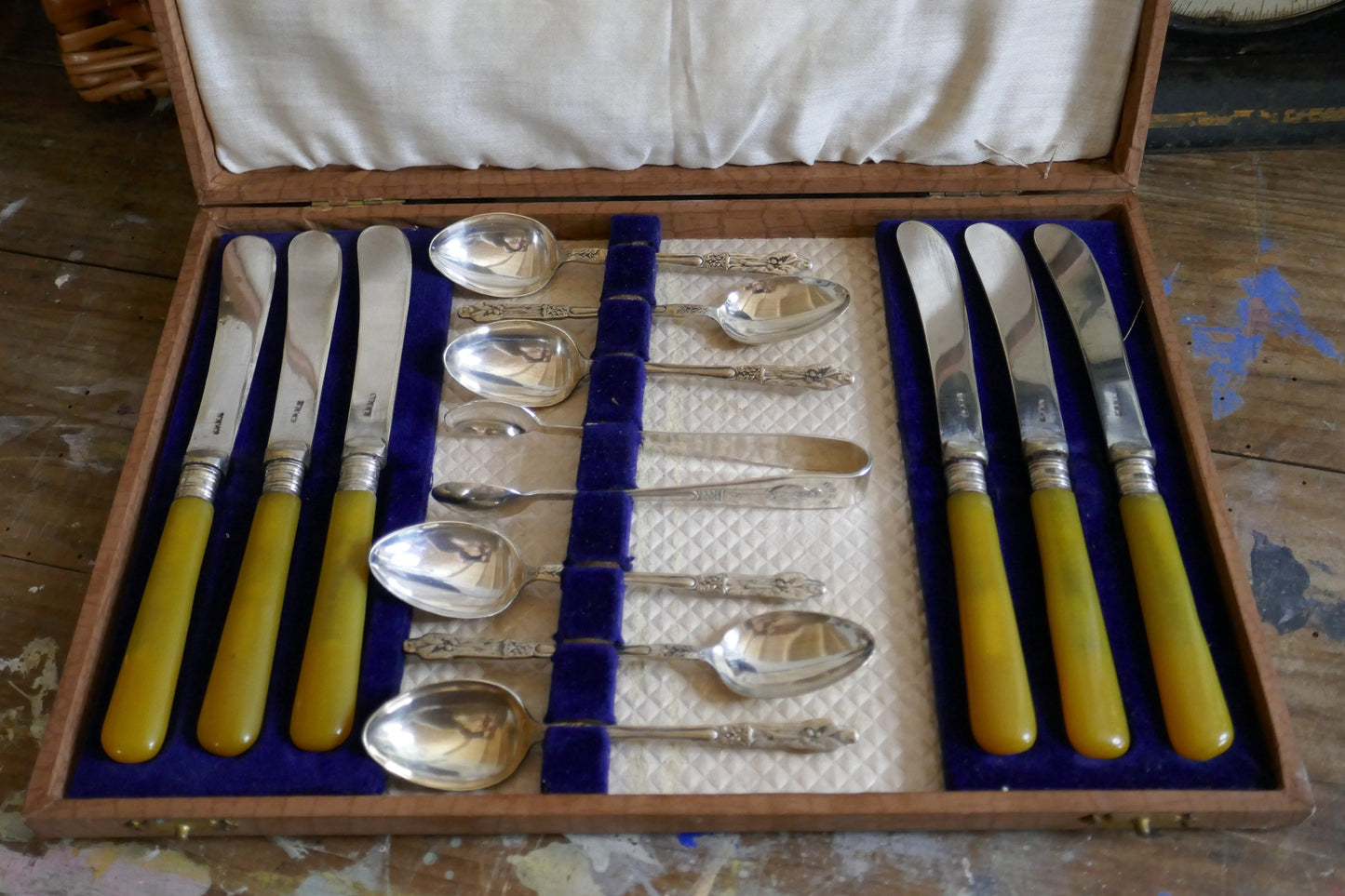 Vintage Set of 6 Silver Plated Tea Spoons and Sugar Tong and Knives  - Antique Spoons - Vintage Teaspoons - vintage Cutlery - Vintage knives