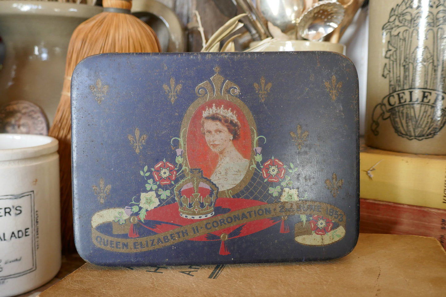 Vintage Queen Tin - Keepsake Box - Vintage Candy Tin - Vintage Sweet Tin -Queen Elizabeth Tin -Vintage Tin - Queen Elizabeth II Tin - Tin