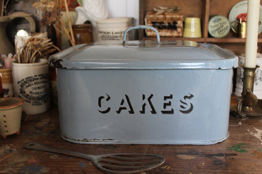 Vintage Cake Tin, Enamel Cakes Tin,Original Cake Tin, English Enamelware, Enamel Cake Tin, Vintage Cakes tin, Kitchen Decor, Farmhouse decor