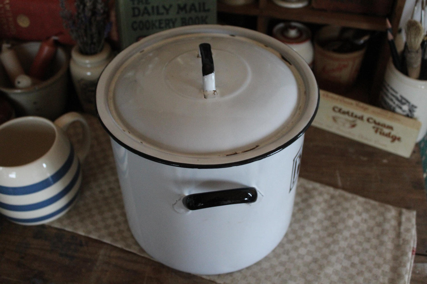 Vintage Enamel Flour Bin, Vintage Flour Bin, Flour Store, Flour Bin, White Enamel Flour Bin, Vintage Flour Canister, Kitchen Cansiters