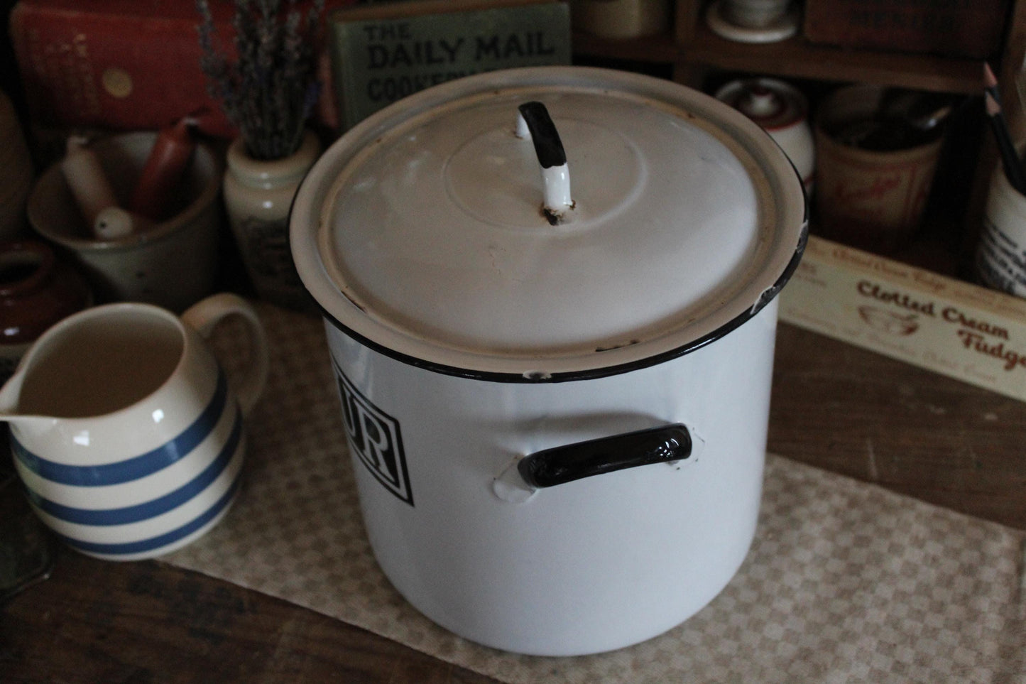 Vintage Enamel Flour Bin, Vintage Flour Bin, Flour Store, Flour Bin, White Enamel Flour Bin, Vintage Flour Canister, Kitchen Cansiters